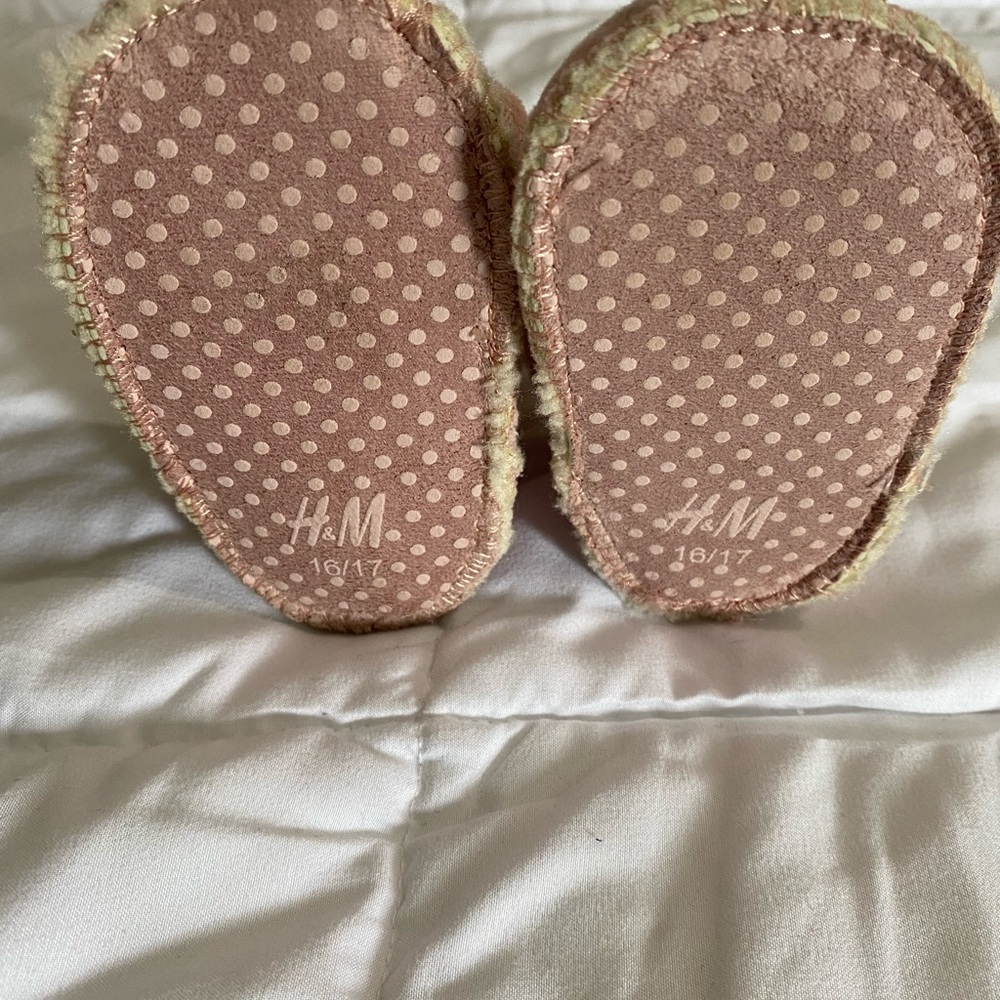 Pink H&M baby booties - Picture 4 of 4